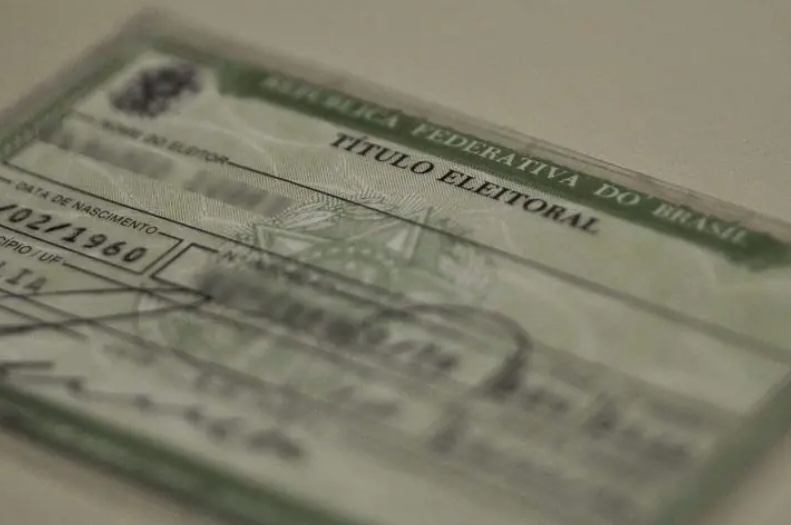 Mulher é presa por esconder título de eleitor do sobrinho, em MG