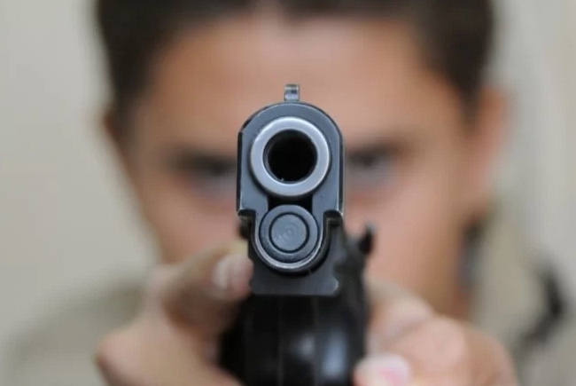 Quase 40 candidatos apoiados por grupo armamentista vencem eleição ou seguem para 2º turno