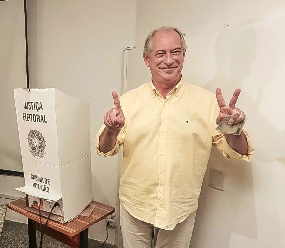 Com mais de 3,5 milhões de votos, Ciro Gomes apoia Lula no segundo turno