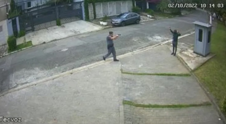 Advogado negro é abordado pela PM e alega racismo; caso é investigado