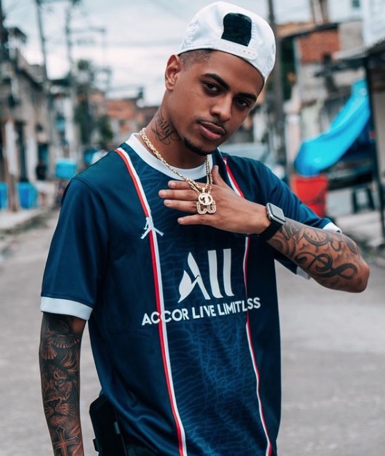 Biel do Furduncinho, do hit ‘Ai, preto’, tem van atacada a tiros após show 