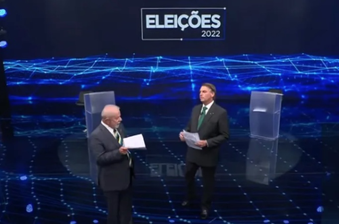 Saiba o que tinha em papel que Lula mostrou para Bolsonaro em debate