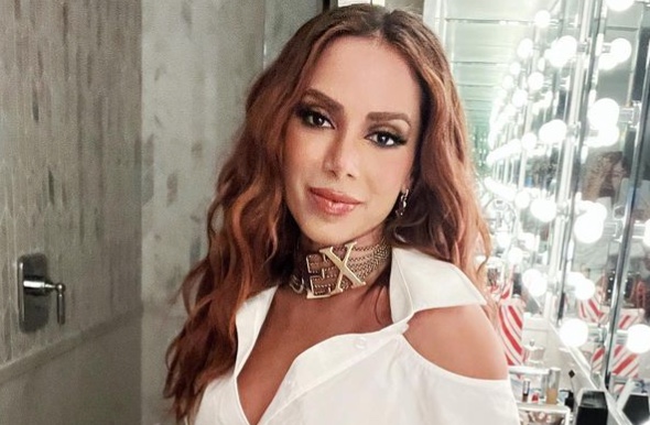 Anitta coloca à venda mansão com ‘quarto do sexo’; veja valor