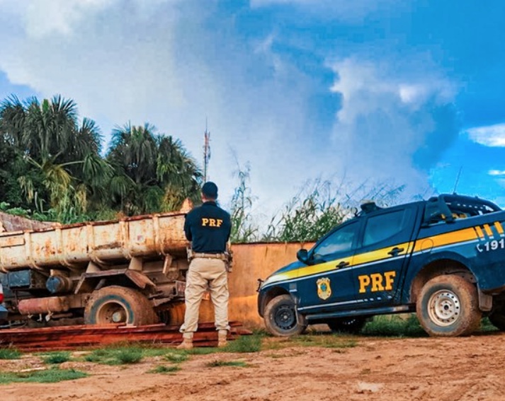 Polícia Rodoviária Federal apreende madeira ilegal no interior do Amazonas