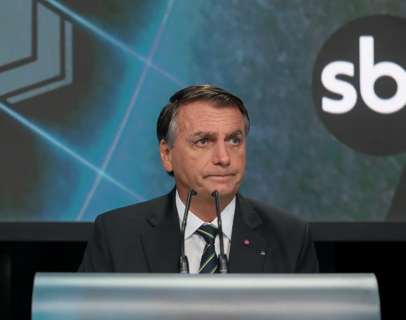 Bolsonaro diz que Lula ‘brochou’ ao não comparecer em debate no SBT