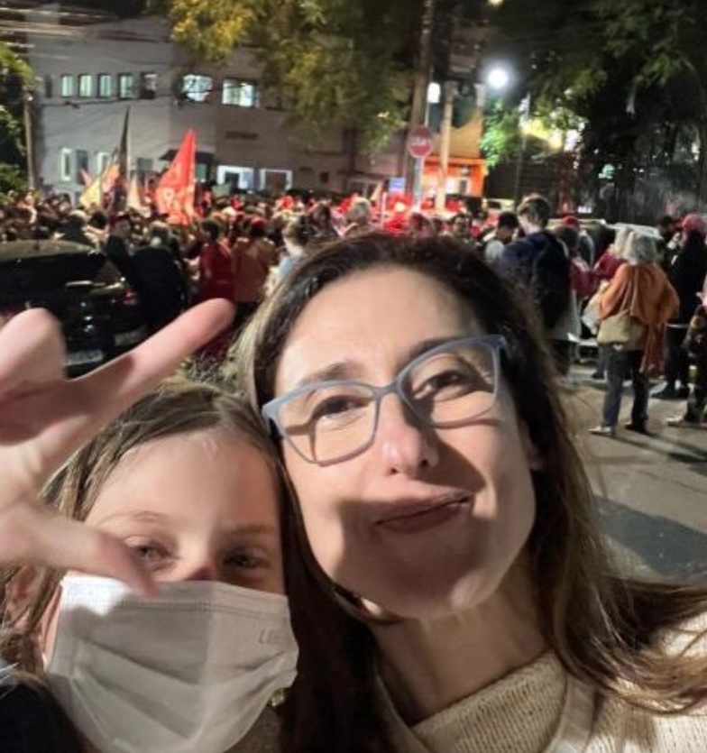 Paola Carosella é alvo de comentários xenofóbicos após apoio a Lula