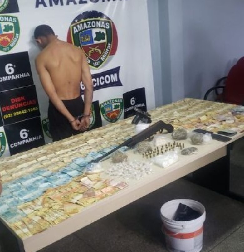 Suspeito de tráfico é preso com armas e R$ 15 mil em Manaus