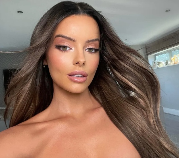 Modelo escapa da morte após esquecer absorvente interno por 3 meses