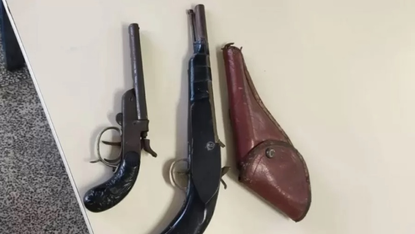 Professora encontra armas dentro de mochila de aluna de 3 anos em creche 