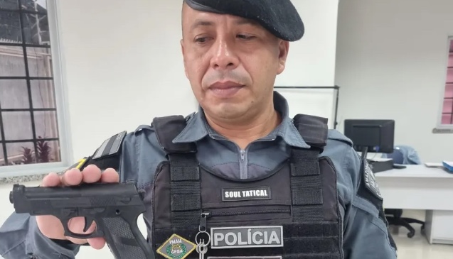 Homem é detido ao votar com arma de brinquedo no Amazonas 