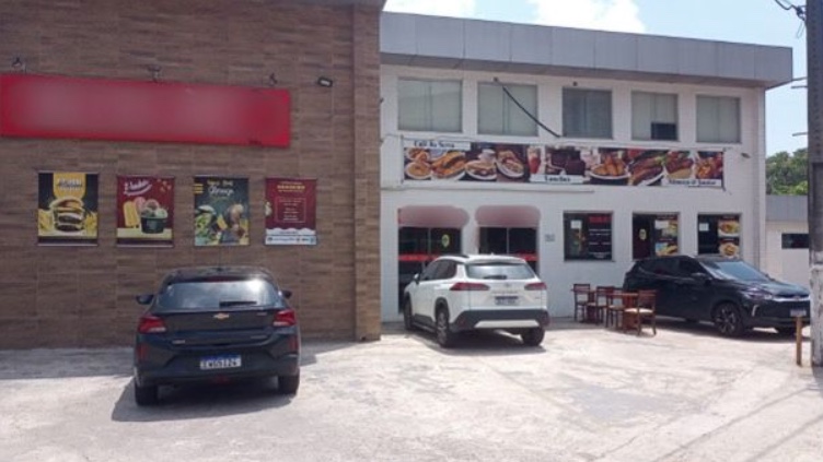 Restaurante com 'gato' de energia é flagrado com cola no medidor em Manaus