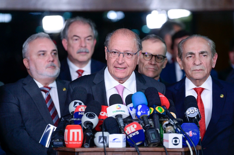 Alckmin sugere PEC para garantir Auxílio Brasil de R$ 600