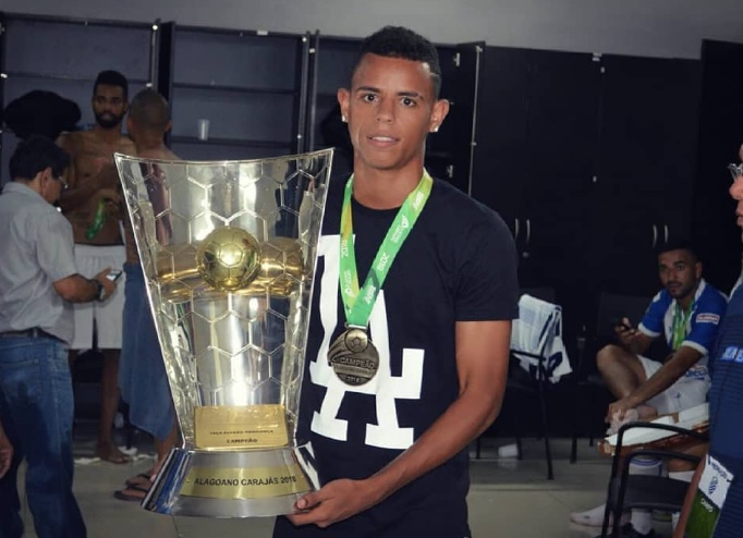 Manauara EC renova contrato com lateral direito Da Silva para 2023