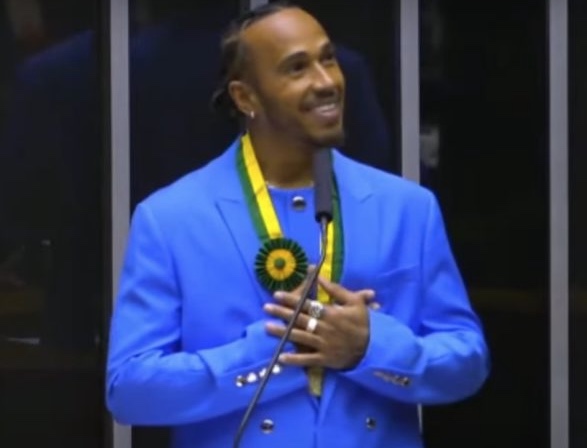 Lewis Hamilton recebe título de cidadão honorário brasileiro na Câmara 