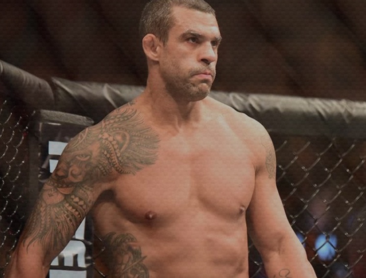 Vitor Belfort compartilha fake news e cai em pegadinha