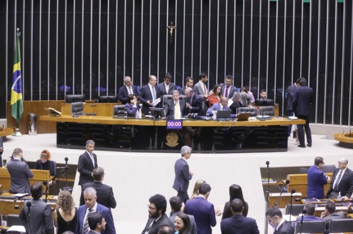 Câmara pode votar hoje liberação de verba para piso da enfermagem