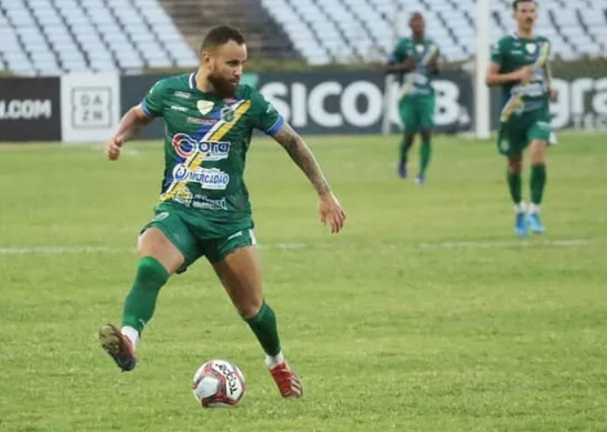 Klenisson é contratado para ser novo atacante do Manaus 