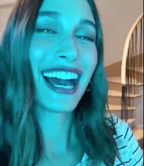 Hailey Bieber se diverte com avó falando português: ‘Ela bebeu muito vinho’