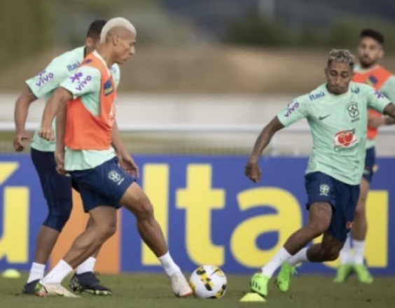 Seleção Brasileira se apresenta na Itália e fará primeiro treino para a Copa sem Neymar