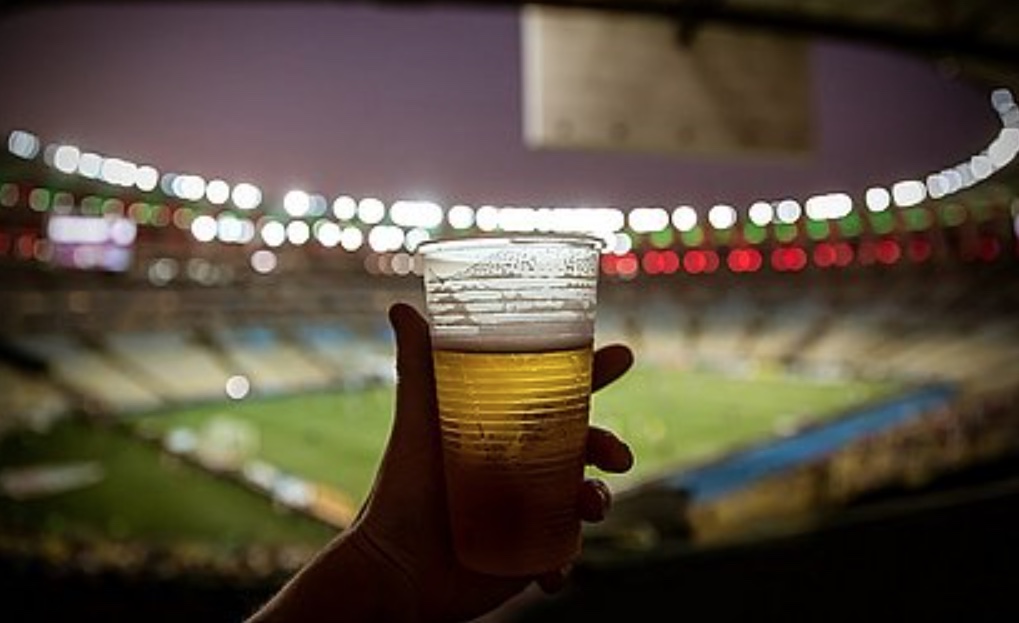 Fifa estreia nova Fanfest com fila para cerveja a R$ 73