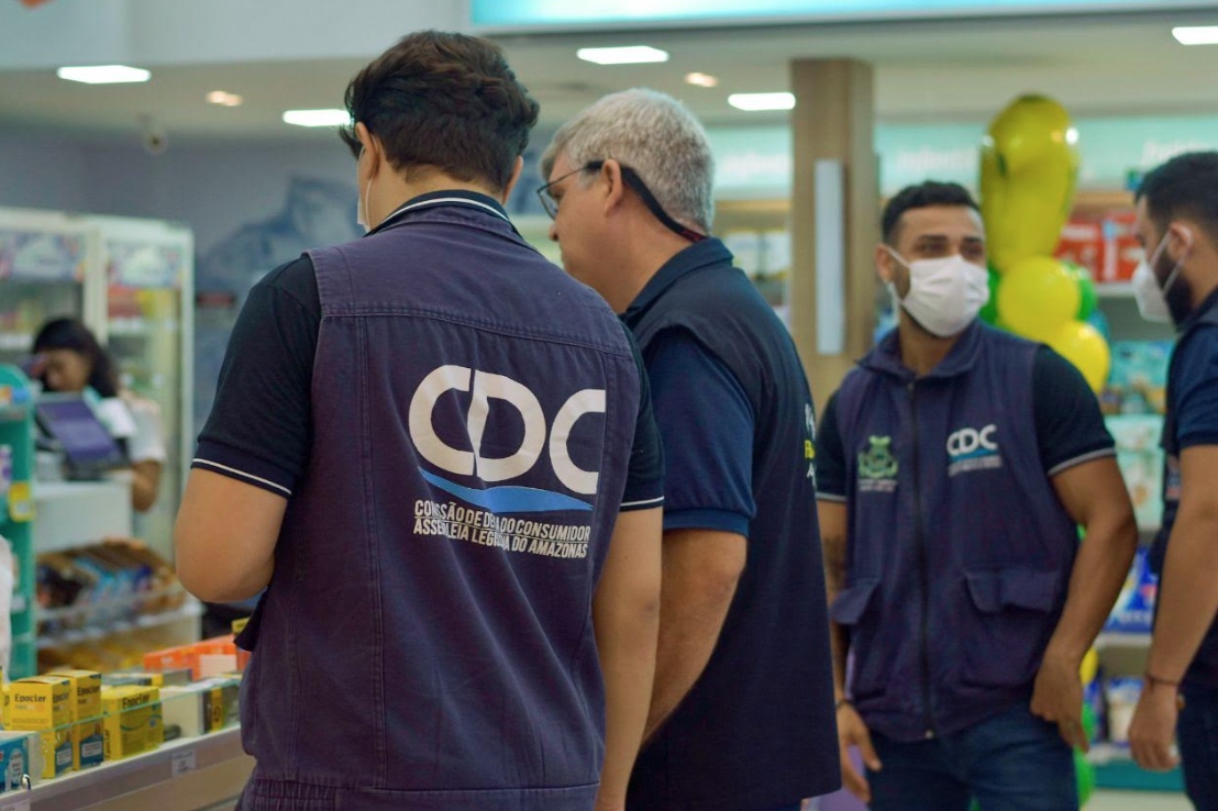 Black Friday: CDC e Procon fazem blitz em shopping de Manaus