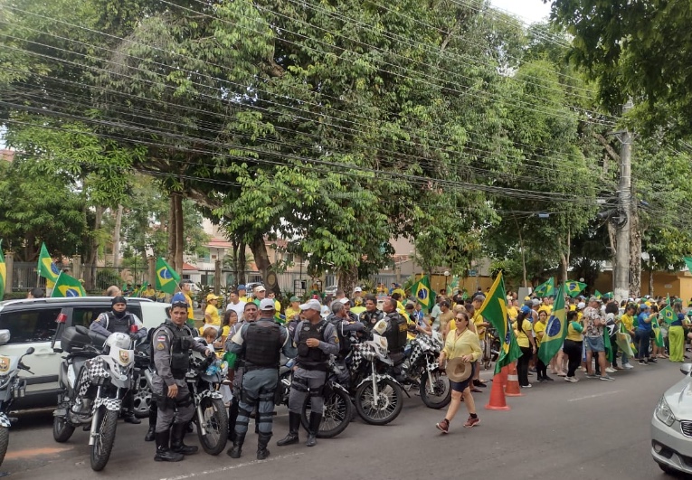 Bolsonaristas culpam generais por impedir um golpe, e Exército vê ataque covarde