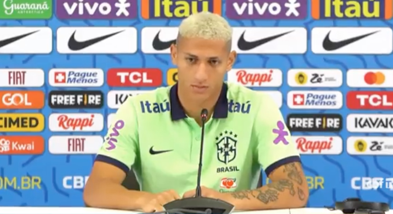 Jornalista alemão xinga Neymar e Richarlison rebate: 'babaca'