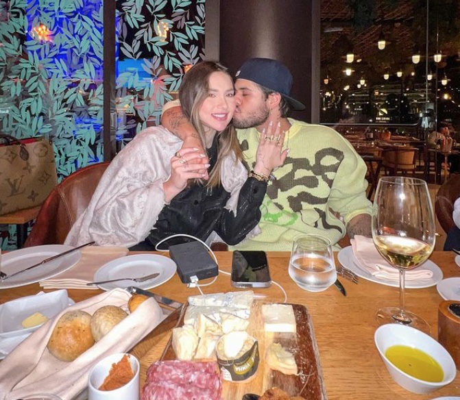 Virgínia e Zé Felipe posam em jantar romântico em Portugal  