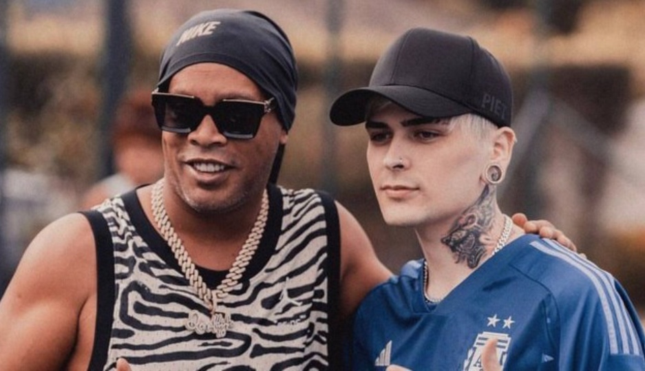 Ronaldinho Gaúcho lança hit da Copa com artista argentino; confira