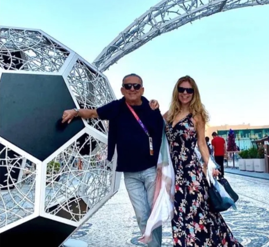 Galvão Bueno faz passeio romântico com mulher no Catar