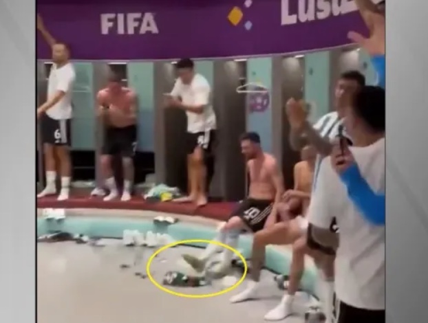 Boxeador Saul Canelo se irrita com Messi após pisão em camiseta do México