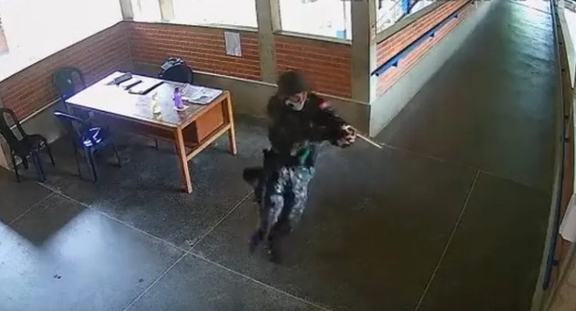 Após ataque às escolas, atirador foi almoçar com pais e seguiu para casa de praia