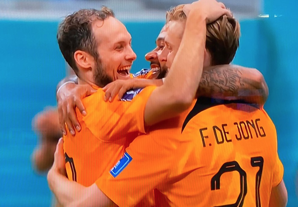 Holanda marca o segundo contra o Catar com gol de Frenkie de Jong