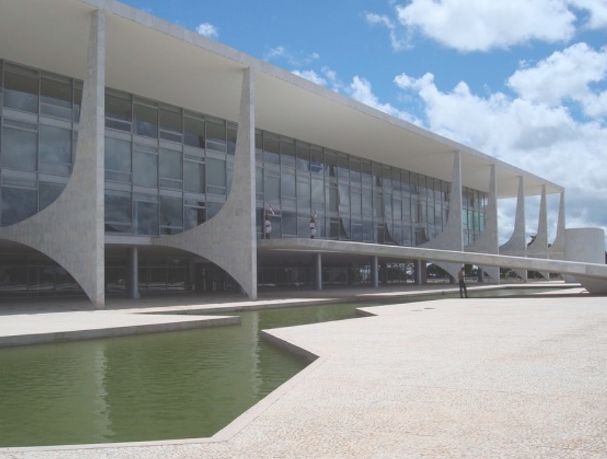 Em 2027, presidente eleito vai ser empossado em nova data