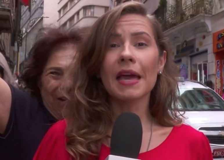 Apoiadora de Bolsonaro invade jornal da Globo e xinga emissora ao vivo 