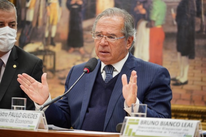 Paulo Guedes terá de explicar nomeação da irmã para Conselho de Educação