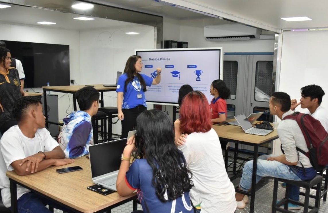 UEA oferece curso gratuito de robótica