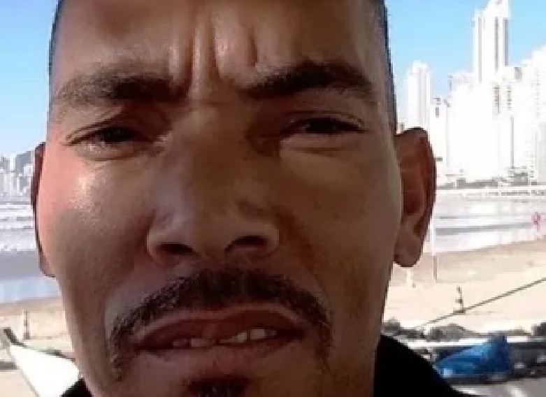 Filho mata o pai a facadas após chamá-lo para tomar café