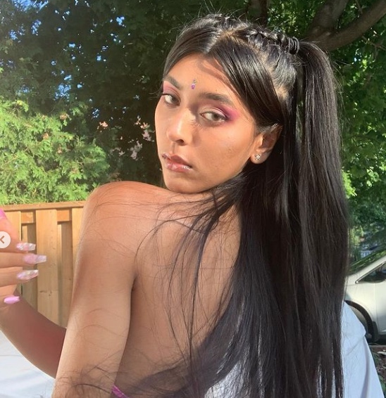 Tiktoker de 21 anos morre após mensagem misteriosa nas redes sociais