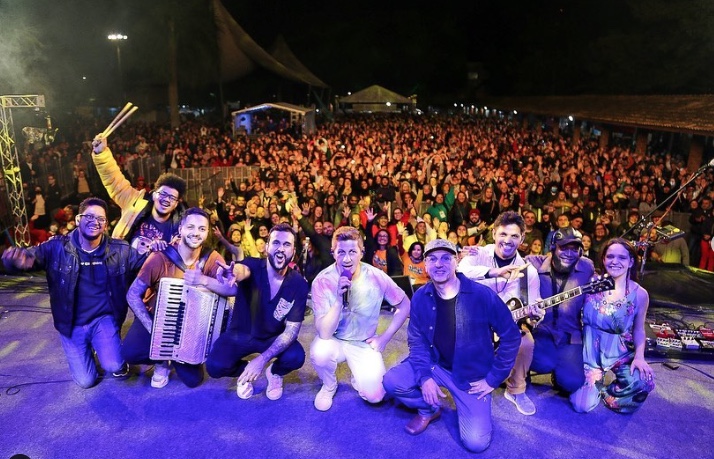 Banda de forró sofre grave acidente; músico está em coma