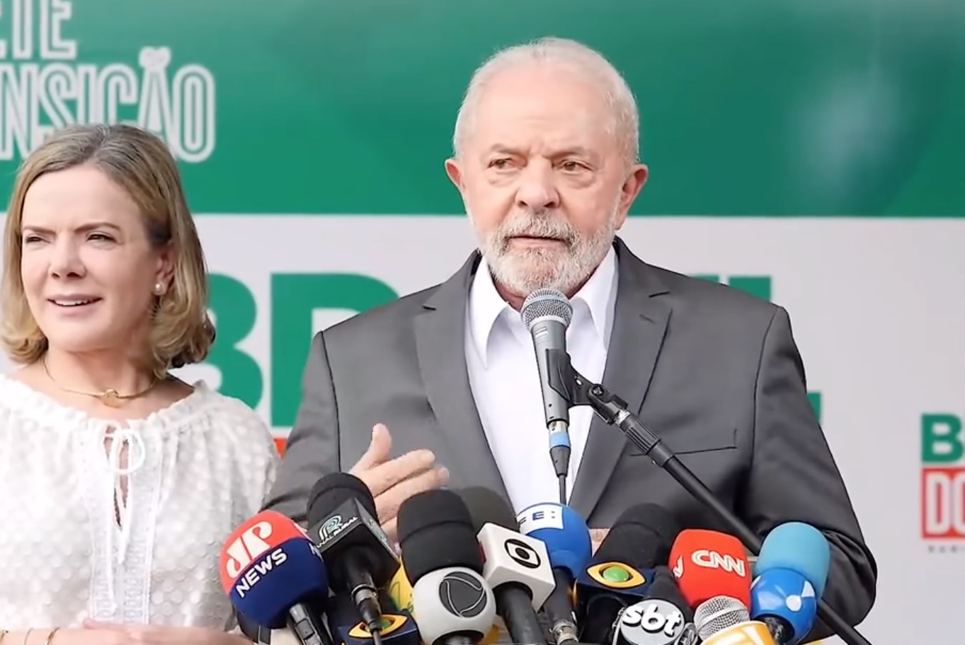 Lula diz que tem 80% do ministério na cabeça, mas só anuncia nomes após diplomação