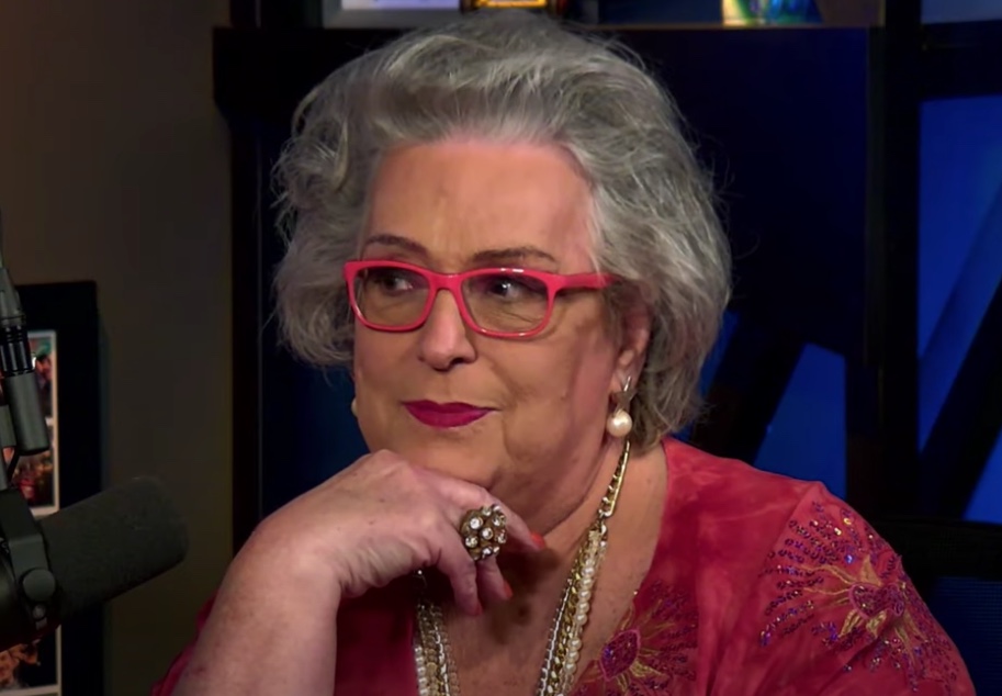 Há 40 anos sem transar, Mamma Bruschetta dispensa sexo com ficante novinho