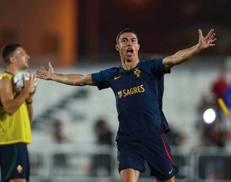 Cristiano Ronaldo fecha acordo e vai jogar na Arábia Saudita, diz jornal