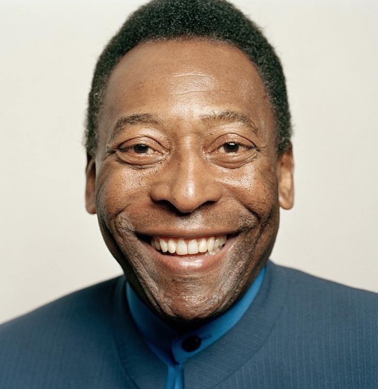 Papa Francisco diz que está rezando por Pelé