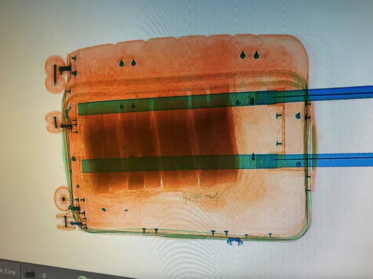 Jovens são flagradas com malas cheias de drogas no Aeroporto de Manaus