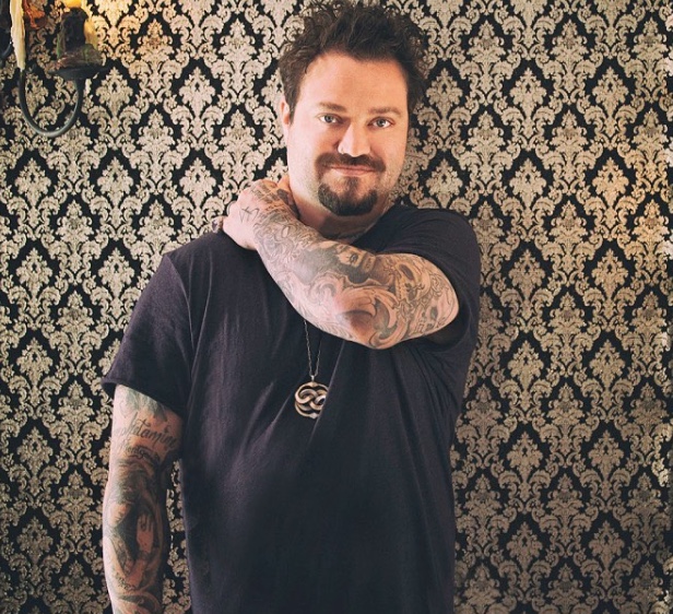 Astro de 'Jackass' é colocado em aparelho respirador na UTI