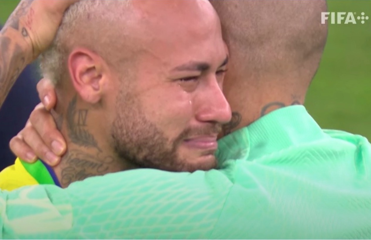 Neymar chorando após Brasil ser eliminado da Copa comove internautas 