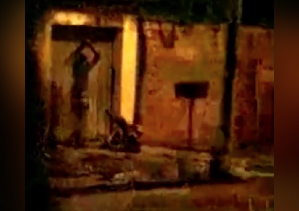 Vídeo mostra comerciante sendo atacado com espada e tiros ao cobrar dívida 