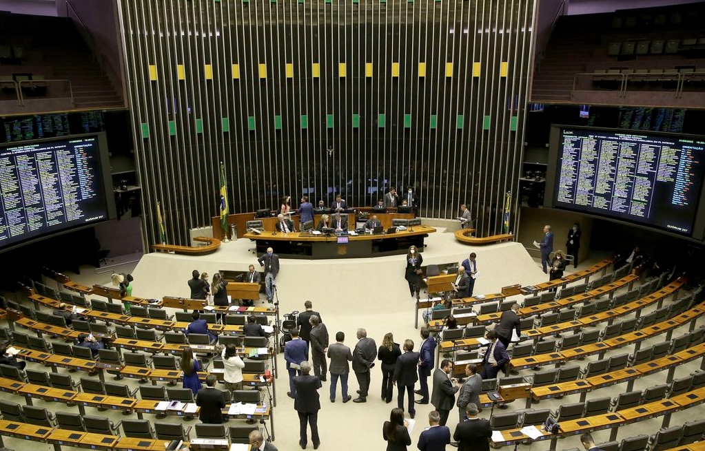 Deputados analisam nesta semana PEC que garante Bolsa Família de R$ 600
