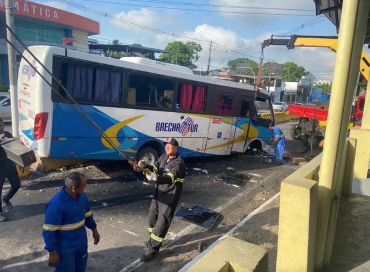 Trecho da Av. Darcy Vargas é liberado após acidente com rota do Distrito